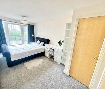 1 bedroom in a flat share to rent - Photo 4