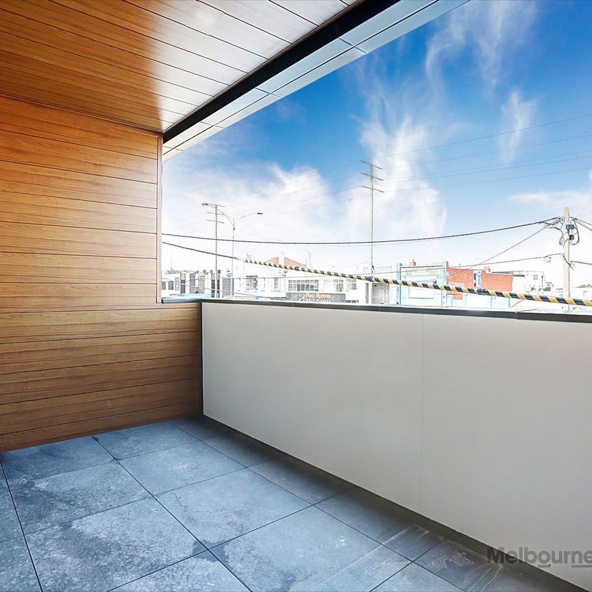 Luxury living in central Ormond location - Photo 1