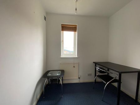 5 bedroom semi-detached house to rent - Photo 4