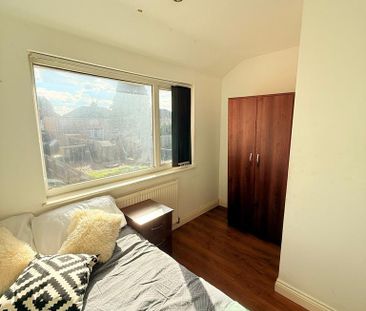 1 bedroom in a house share to rent - Photo 2