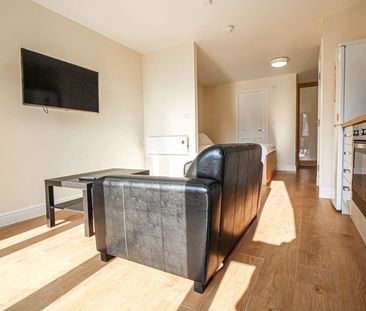 Apt 20, Fairbairn Residence - Photo 6