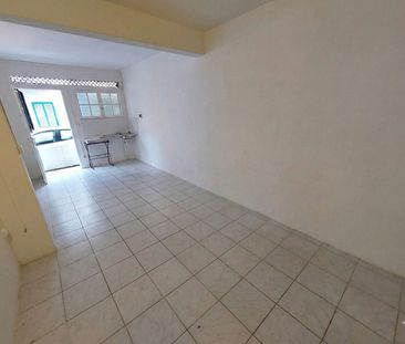 Location appartement 1 pièce, 27.70m², Fort-de-France - Photo 1