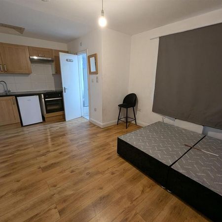 Studio to rent - Photo 3