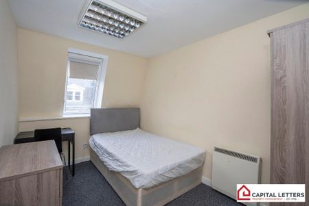 3 bedroom flat to rent - Photo 2