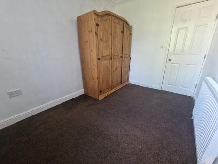 2 bedroom semi-detached house to rent - Photo 5