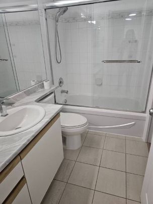 Lovely Updated 1 Bed Condo, Central Surrey, 2 Parking Spaces - Photo 1