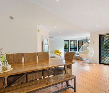 Large Family Home in Prime Location - Photo 3