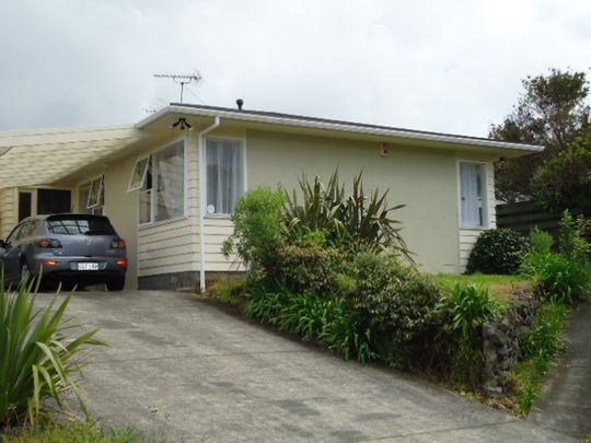WELL PRESENTED IN KELSON - Photo 1
