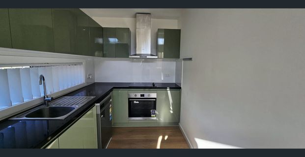 Fresh, Modern & Move-In Ready - 2-Bedroom Granny Flat with solar panel system and battery - Photo 1