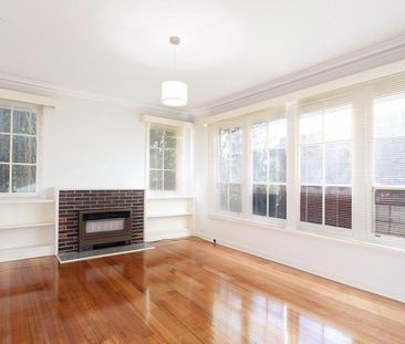 Charming 2-Bedroom Period Home - Photo 4