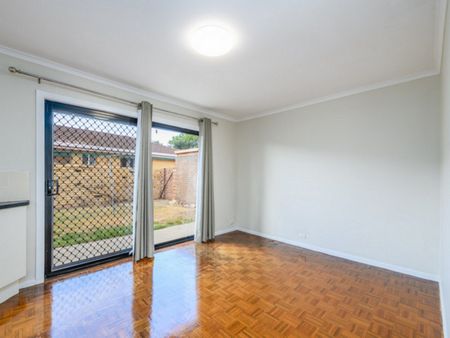 27 Vaggelas Crescent, Biggera Waters - Photo 5