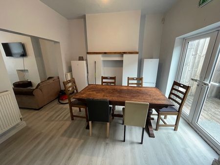 Salisbury Road, Liverpool, L15 - Photo 2