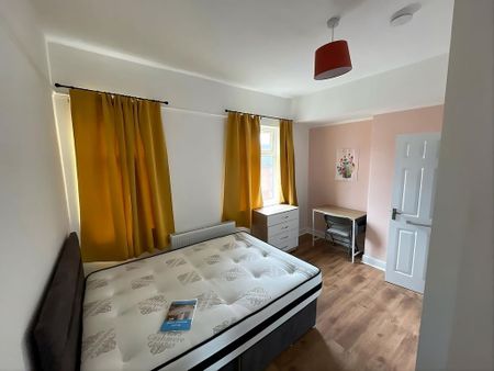 4 bedroom terraced house to rent - Photo 4