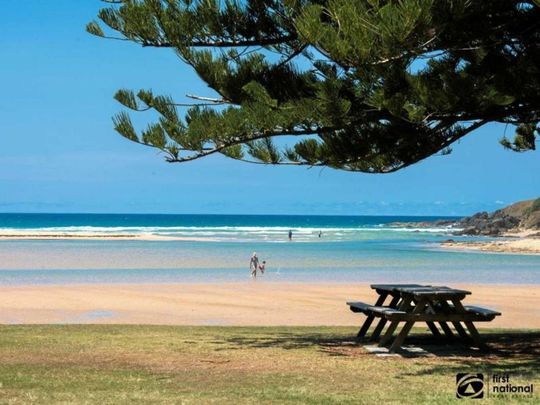 19 The Corso, Moonee Beach - Photo 1