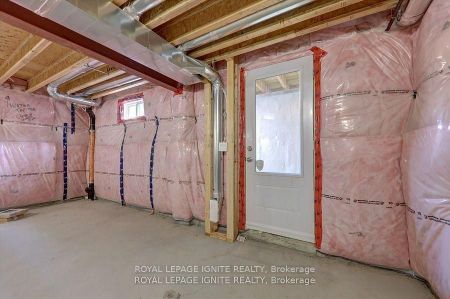 For Lease - 35 Peter Hogg Court, Whitby, Ontario - Photo 4