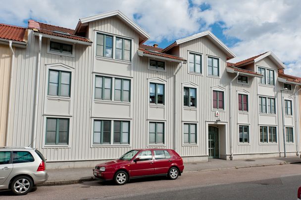 Karlagatan 11 - Foto 1