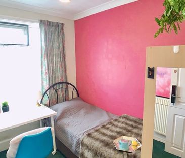 Room in a Shared House, Broadlands Road, SO17 - Photo 3
