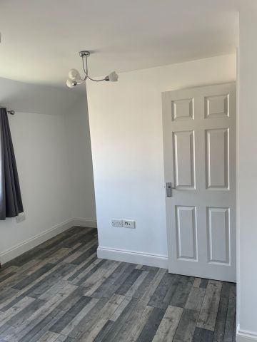 2 Bed End Terrace, Crosscombe Drive, BS13 - Photo 2