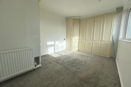 Iveson Crescent - Photo 3