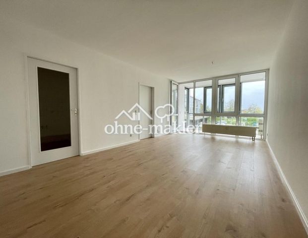 Helle 2,5-Zimmer-Wohnung mit Loggia in Dölbau bei Halle - Foto 1