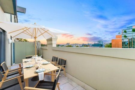 Spacious Inner City Living with Style - Photo 4