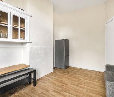 4 bedroom terraced house to rent - Photo 2