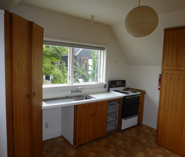 COTTAGE BY HAGLEY PARK WITH OFF STREET PARKING - Photo 3