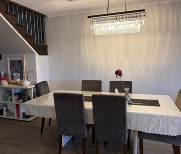 Beautiful 2 Storey Home - 4 Room + Study - Photo 6