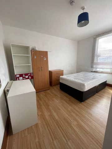 Room in a Shared House, Headingley Avenue, LS6 - Photo 2