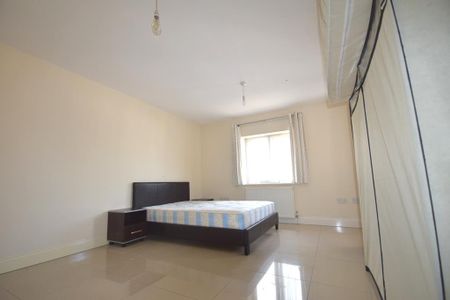 2 bedroom flat - Photo 5