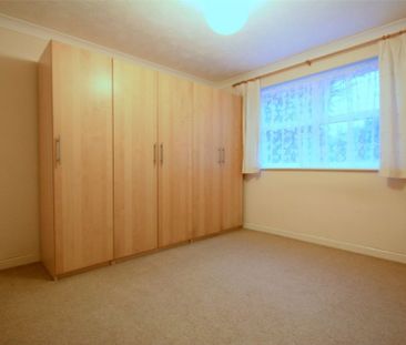 1 bedroom Ground floor flat to rent - Photo 3