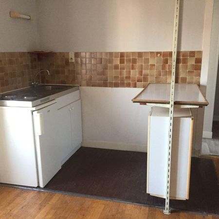 RENNES, studio de 24m², situé au 2eme étage du bâtiment, comprenant: entrée, pièce de vie avec ... - Photo 3