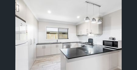 Luxurious Dual-Living Family Home! - Photo 5