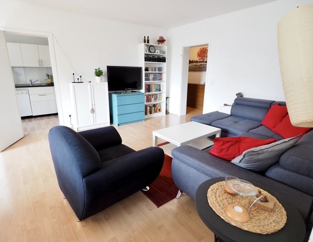 Hochheim, schicke Zweizimmerwohnung mit Balkon und Einbauküche - Foto 1