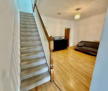 3 bedroom end of terrace house to rent - Photo 2