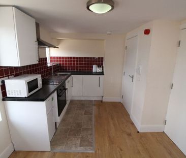 Fylde Road Flat 6, PRESTON, Lancashire PR1 2XP - Photo 2