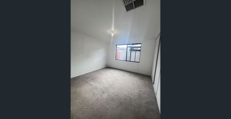 Comfortable & Convenient 3-Bedroom Home – Close to Everything! - Photo 4