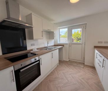 3 bedroom end of terrace house to rent - Photo 5