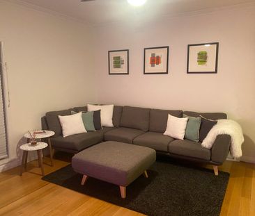 THREE BEDROOM FAMILY HOME - GARDENER INCLUDED - Photo 1