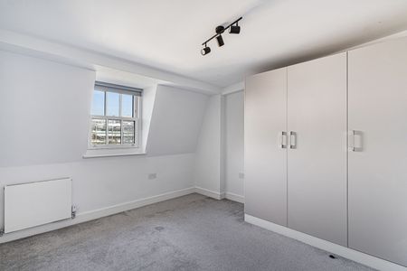 2 Bed Flat, Chiswick High Road, W4 - Photo 2