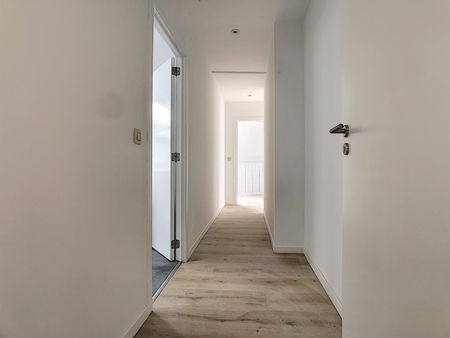 Châtelain : cosy en gerenoveerd appartement - Photo 2