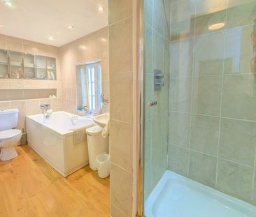 Chobham Road, Woking - 3 bedrooms Property for lettings - Seymours - Photo 2