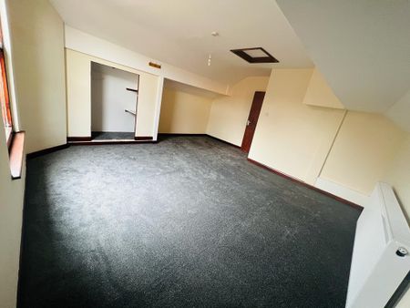 3 bedroom flat to rent - Photo 4