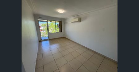Two Bedroom Apartment Close to Transport - Photo 2