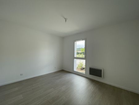 Location Appartement 3 pièces 61m² ST JEAN PIED DE PORT 64220 - Photo 4