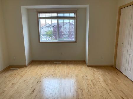 Stunning Pet Friendly Duplex in Anders with 2 Garages!!! - Photo 2