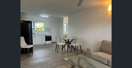 One bedroom furnished apartment situated in the heart of Cairns. - Photo 2