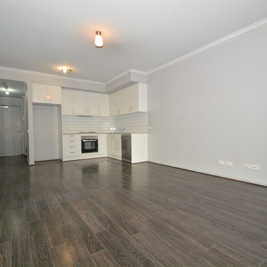 Neat as a pin! - Photo 1