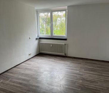 Helle Zwei-Zimmerwohnung im 1. OG ist ab sofort bezugsfrei! - Photo 1