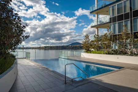 Fully Furnished Executive Apartment with Lake Views - Photo 5